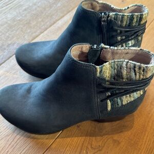 Dansko Leather ankle boots with patterned trim. Euro 38, women’s sz 8
